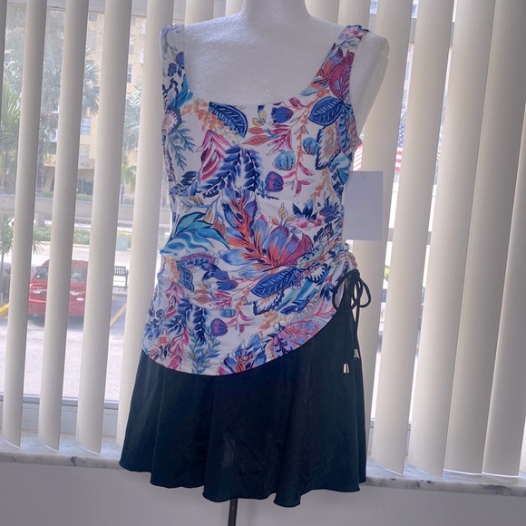 One piece swimsuit - Picture 6 of 12